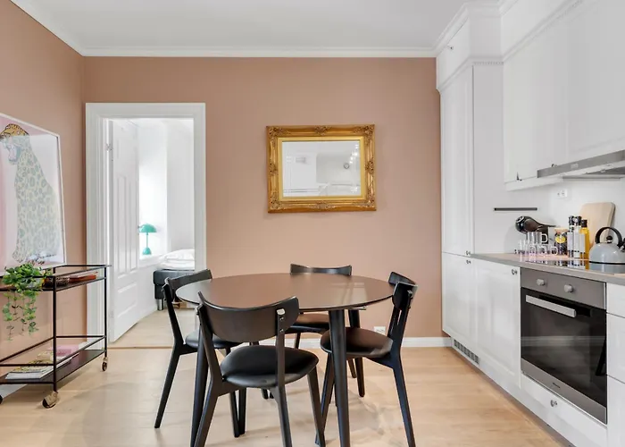 The Polar Rose - Comfort In Lägenhet